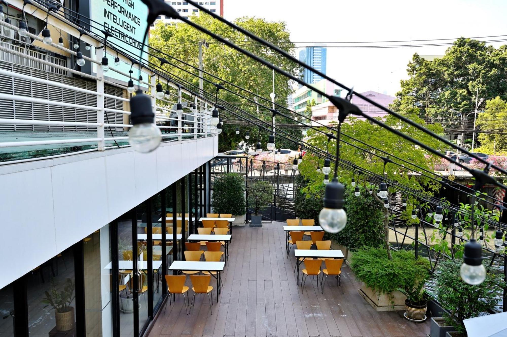 Отель Anya Nana At Sukhumvit Бангкок Экстерьер фото